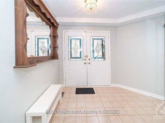 4th image of 2982 Richmond Rd S