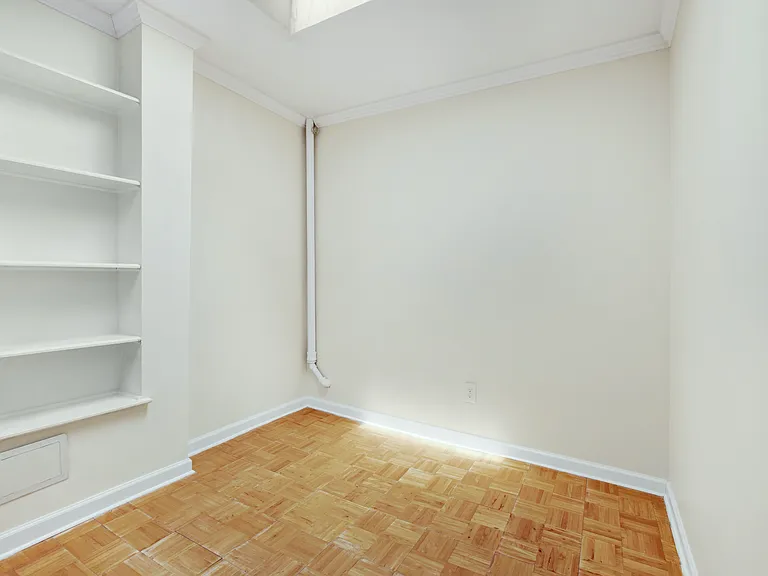 529 E 13th St #5A — Photo 6
