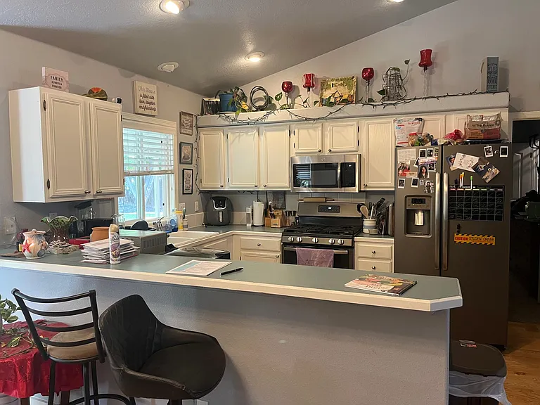 1747 N Eagle Creek Way — Photo 2