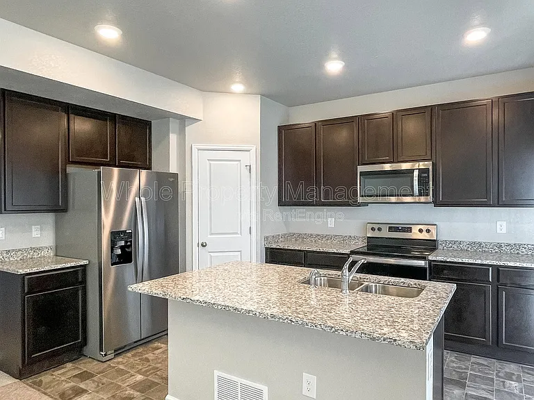 27226 E Bayaud Ave — Photo 2