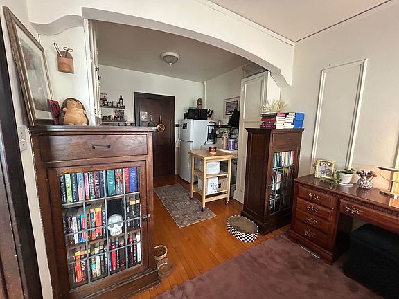 4th image of 2637 N Maryland Ave #24