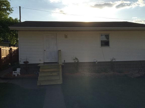 3rd image of 1223 S Linn St