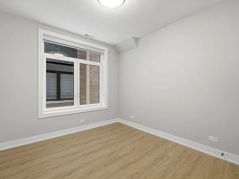 2355 W Flournoy St #102 — Photo 13