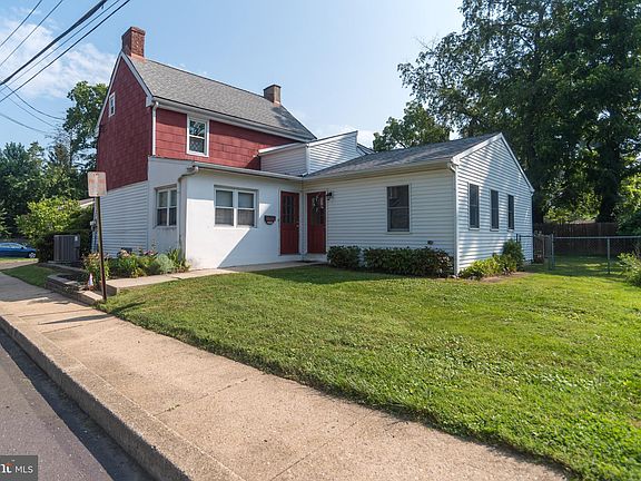 2nd image of 123 S Green St