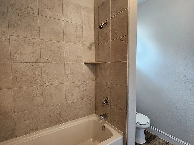 1331 Gruene Glen St — Photo 31