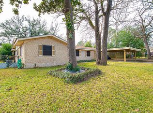 605 Ravenwood Dr, Athens, TX 75751