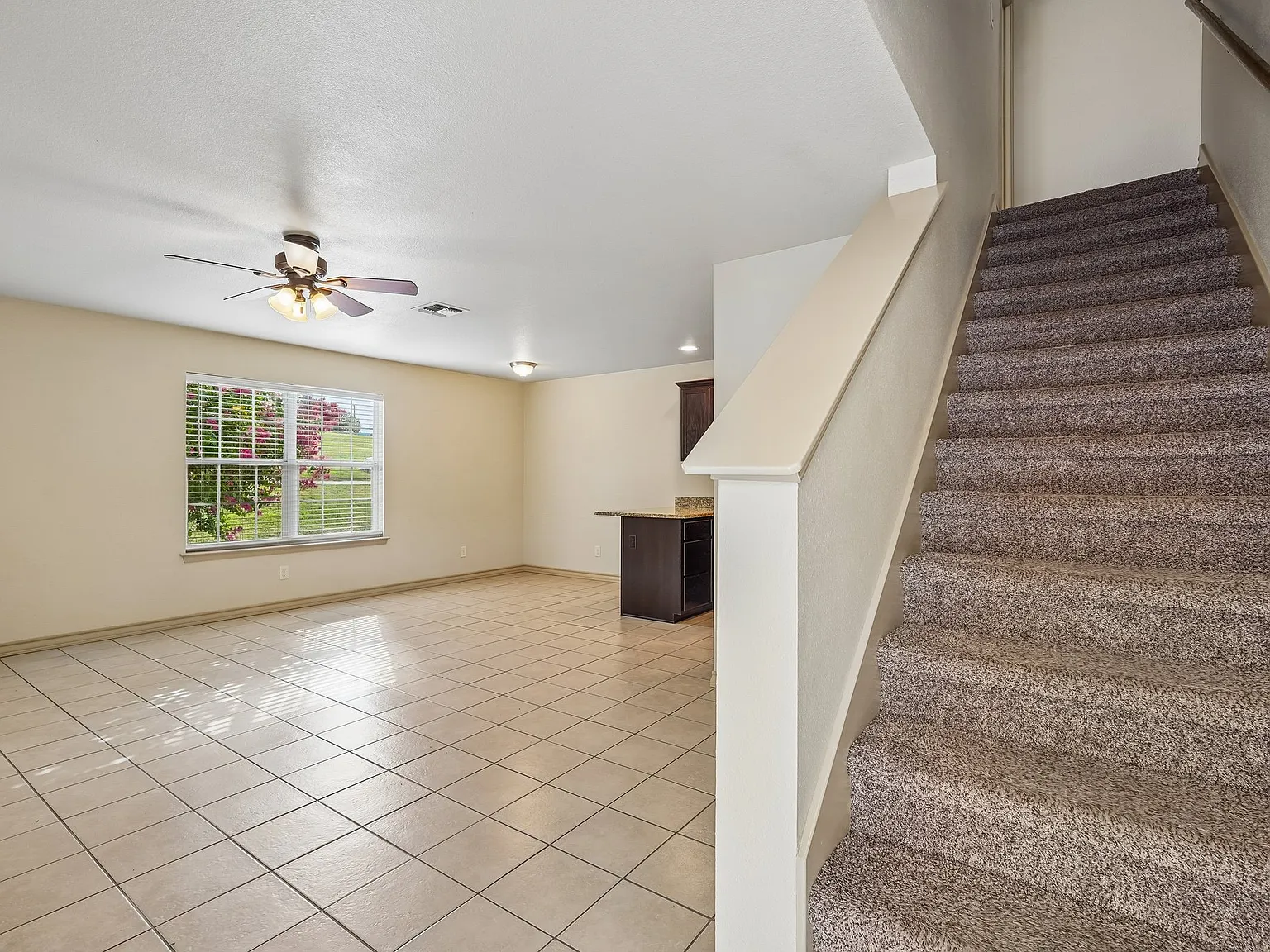 3 bed, 1280 sqft, $1,525 — Photo 4