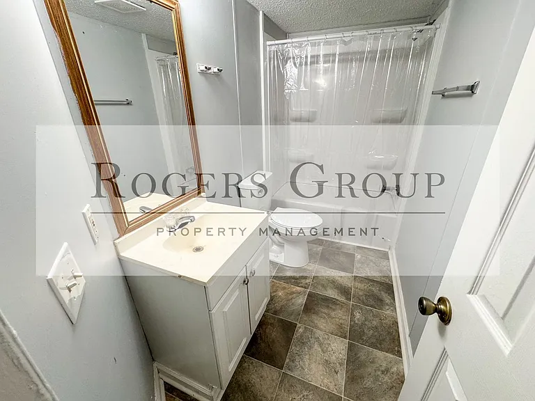 6090 Cindy Ln — Photo 8