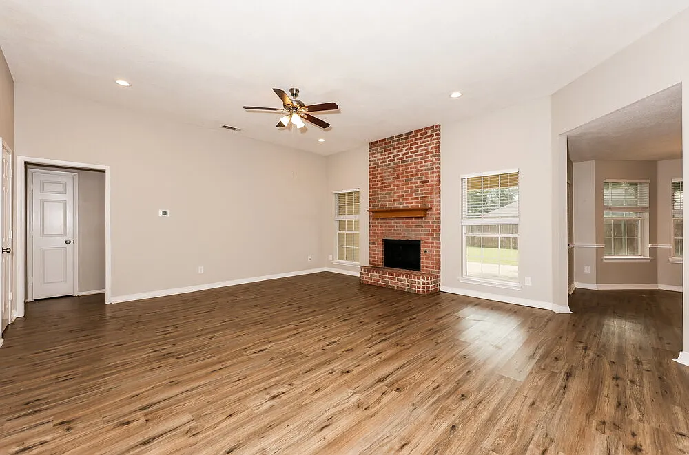 3 bed, 2.0 bath, 1490 sqft, $1,850 — Photo 4