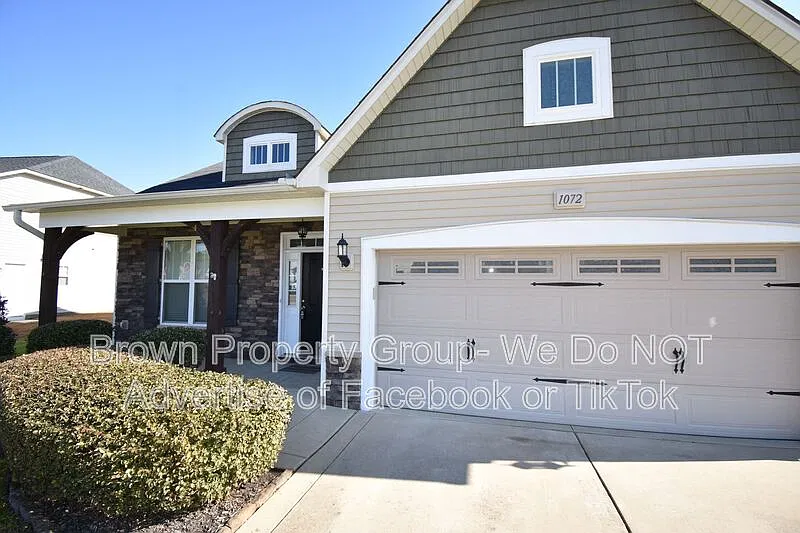 4 bed, 2.5 bath, 2100 sqft, $2,250 — Photo 3