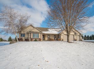 8402 Schmidt Dr, Allenton, WI 53002