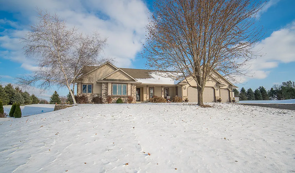 8402 Schmidt Dr photo 1