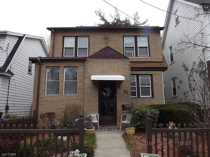1st image of 21 Fleetwood Pl