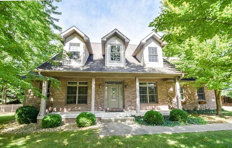 1st image of 3901 E Breckenmore Dr