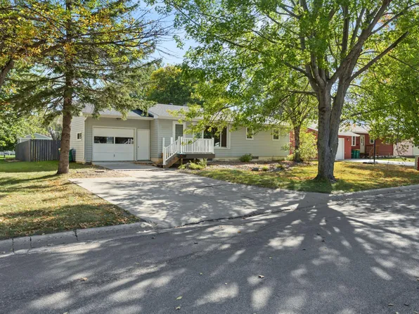 922 4th St S, Wahpeton, ND 58075