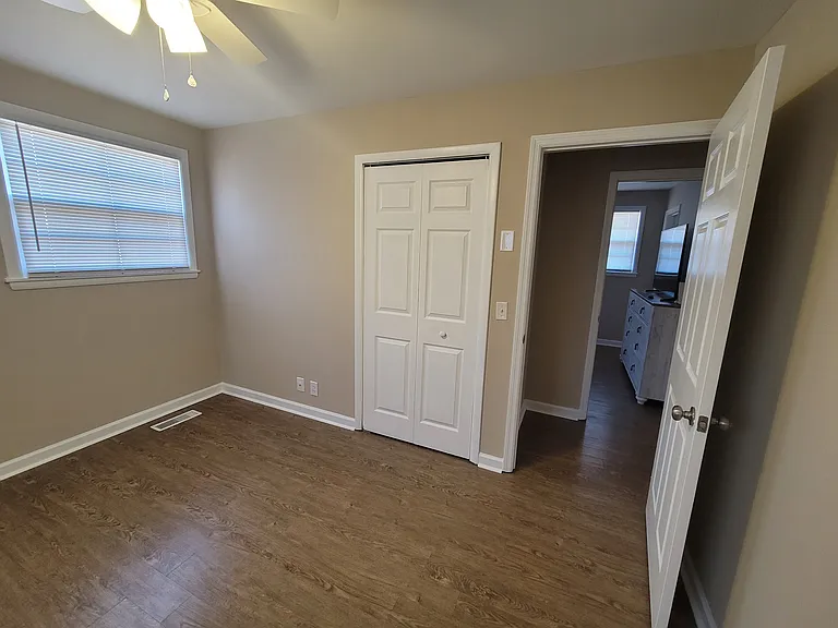 152 Chippendale Dr — Photo 2