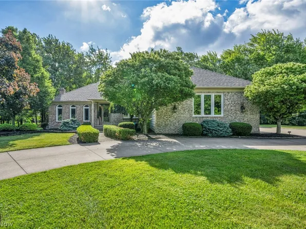 5560 Turnberry Ln, Highland Heights, OH 44143
