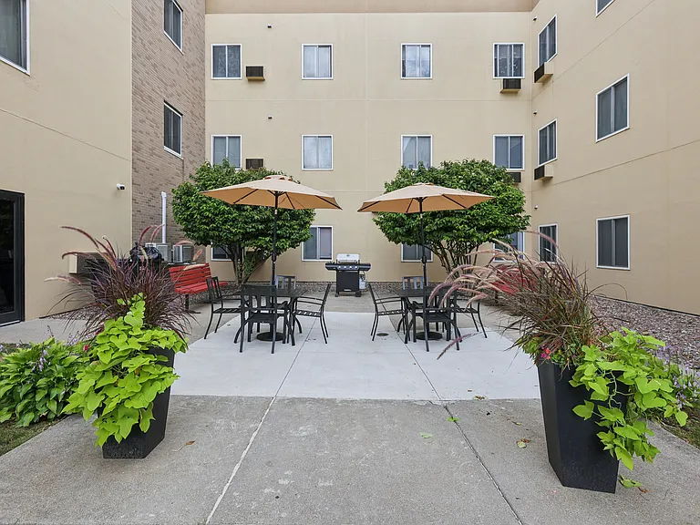 1490 Estates Senior Apartments- 62 & Older — Photo 7