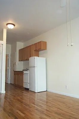 Rented by Tower Brokerage | media 18