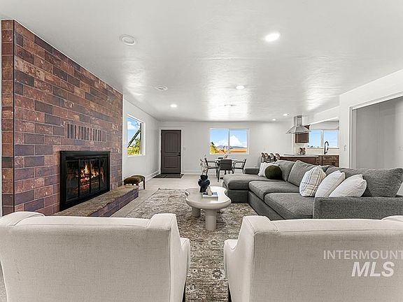 3rd image of 29862 Emmett Rd