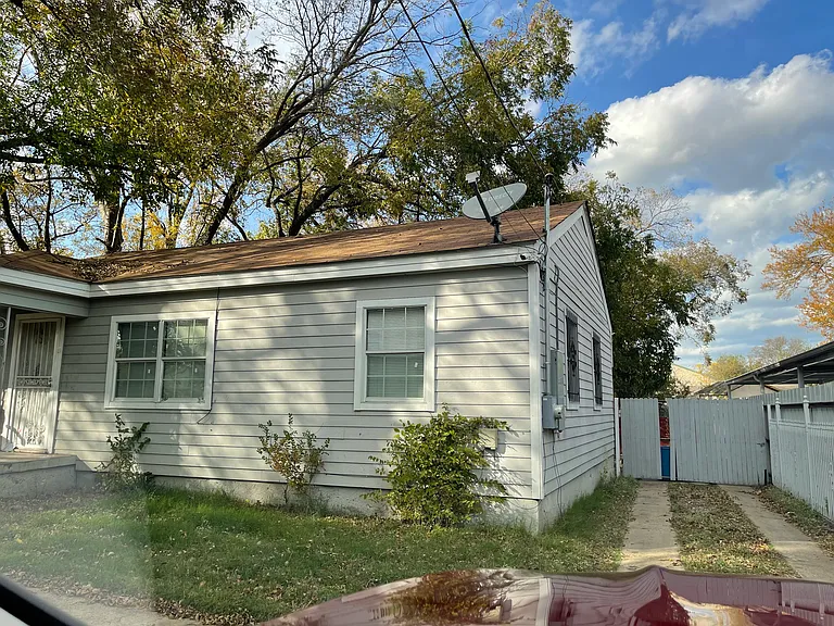 3206 Kellogg Ave — Photo 1