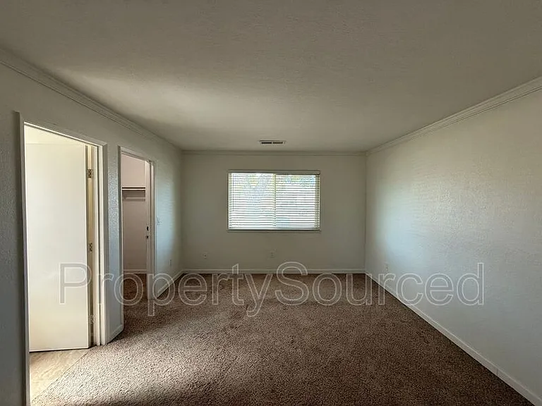 856 Nottingham Dr — Photo 17