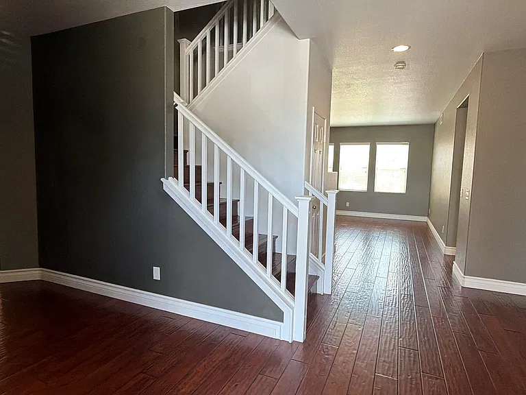 1884 Pinnacle Way — Photo 3