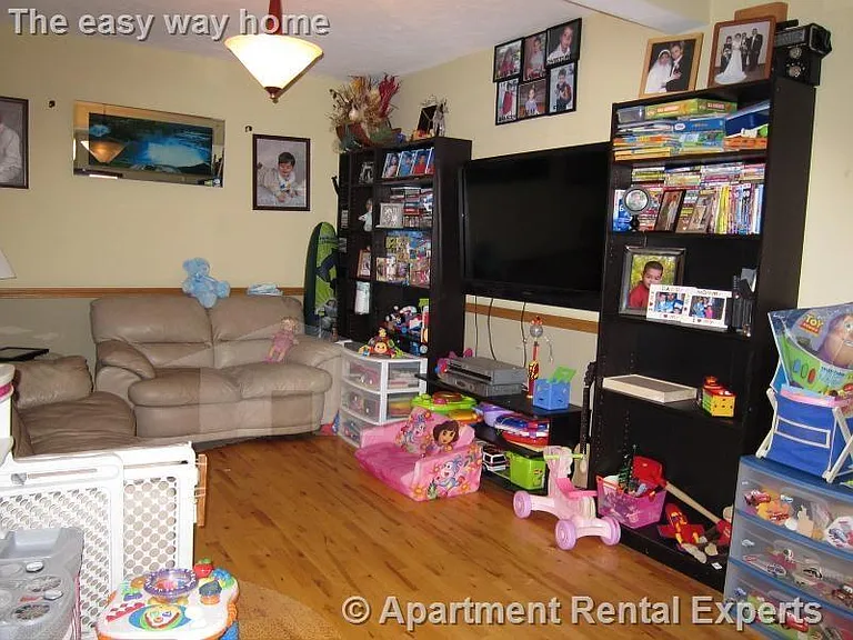 44 Warren St — Photo 5