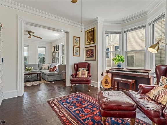 5th image of 22 Forest St