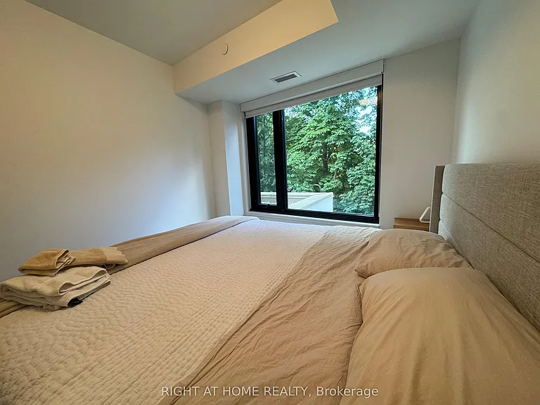 3 Strathgowan Ave #318 — Photo 14