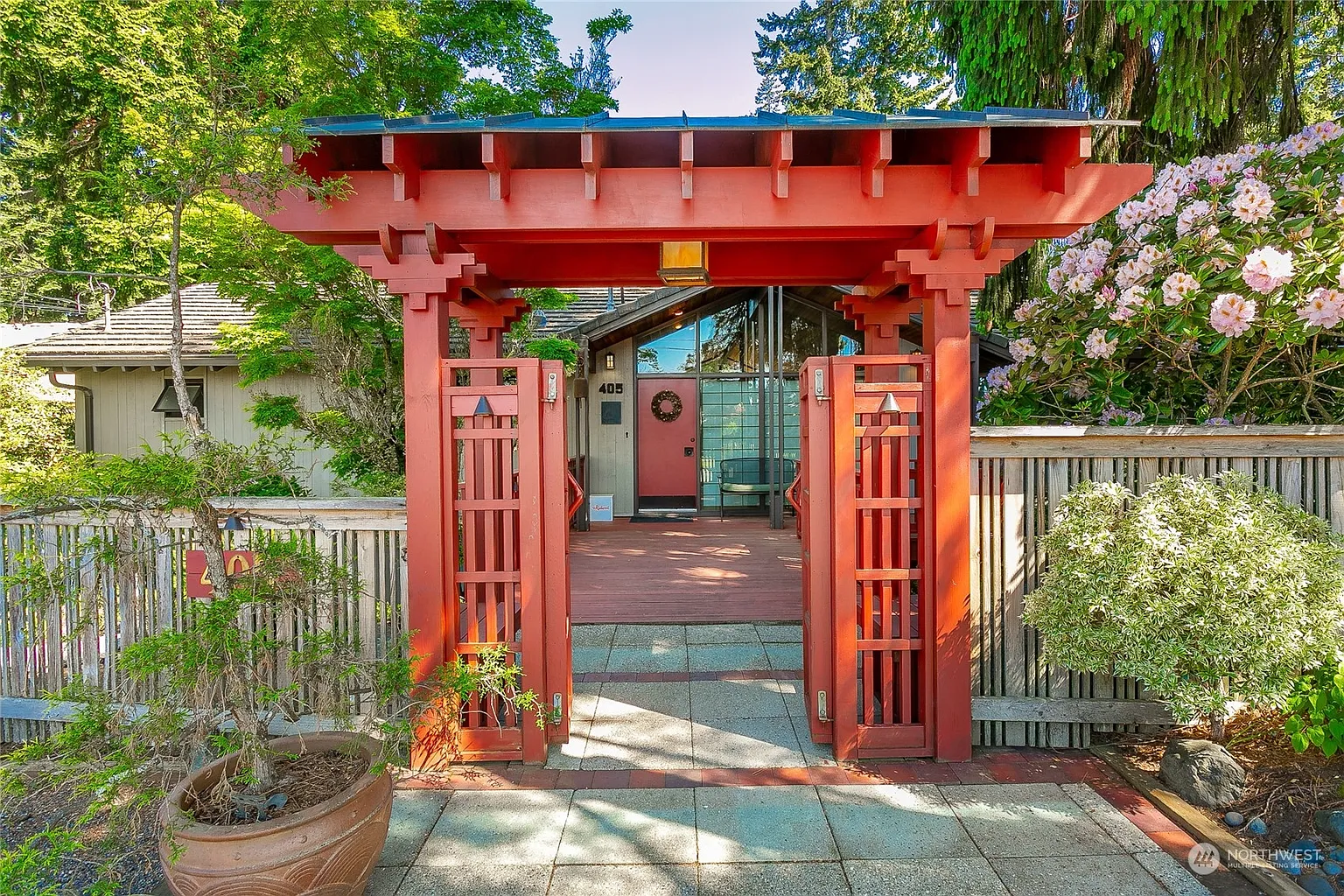 405 Hillcrest Way photo 1