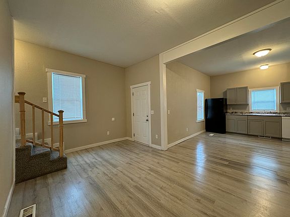 2nd image of 924 W College Street