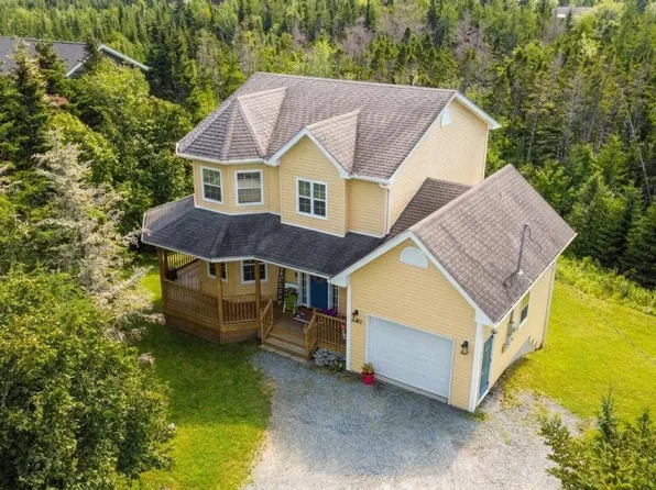 121 Greenough Dr, West Porters Lake, NS B3E 1L2