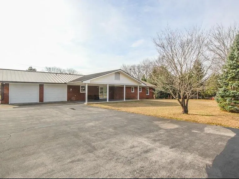 403 E Clark Blvd — Photo 12