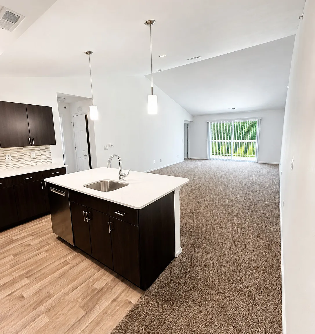 3 bed, 1689 sqft, $2,349 — Photo 3