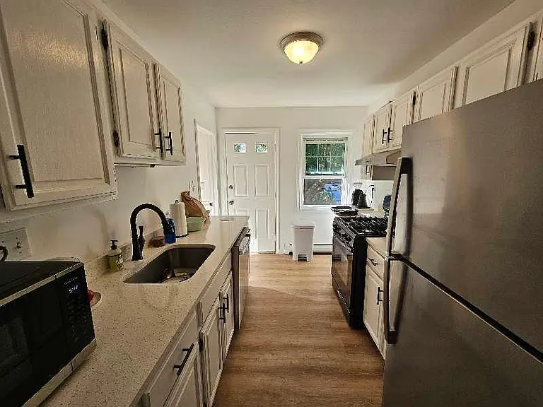 904 State St #3 — Photo 6