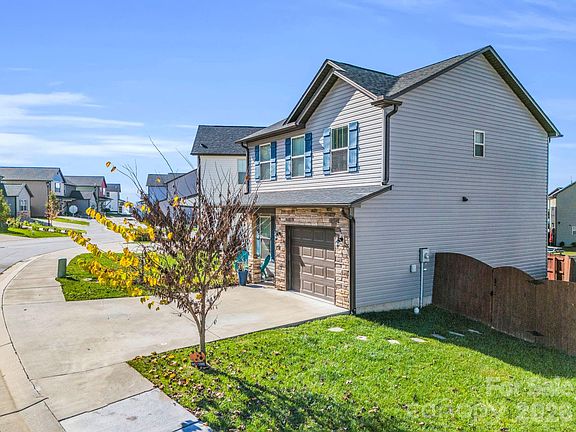 3rd image of 358 Cardwell Ln
