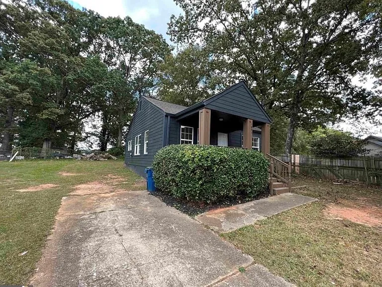 1891 Connally Dr — Photo 2