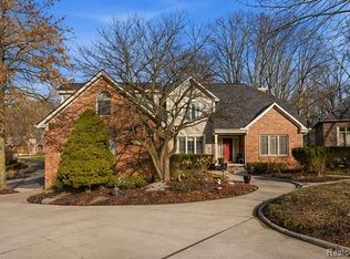 28690 Wintergreen Ct, Farmington Hills, MI 48331