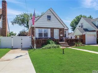 78 Olsen St, Valley Stream, NY 11580