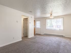Broadmoor Apartments