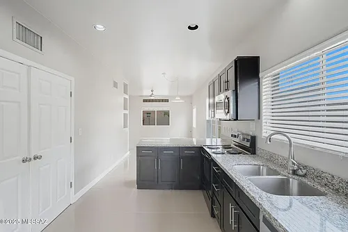 2862 N Tyndall Ave #2 Photo 1