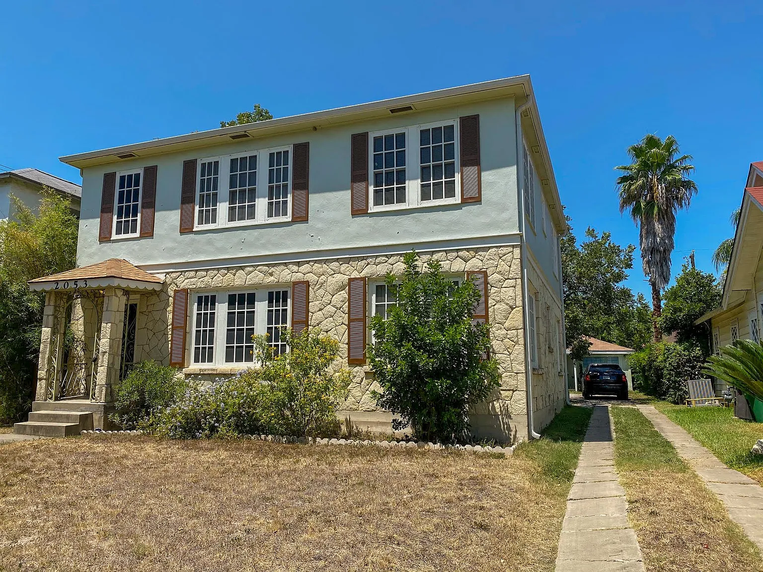 2053 W Gramercy Pl — Photo 1