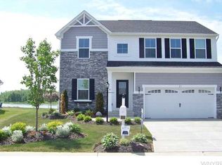 23 Skylark Ln, Niagara Falls, NY 14304