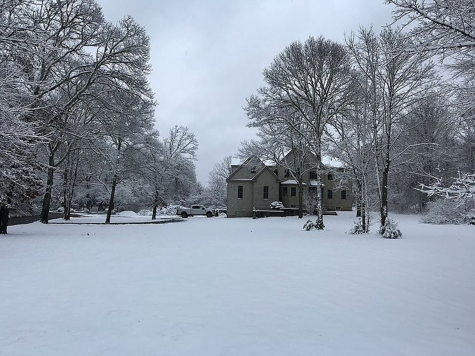2nd image of 3 Flax Pond Rd