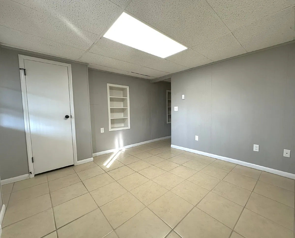 Building Photo - 41 Liberty St #BASEMENT