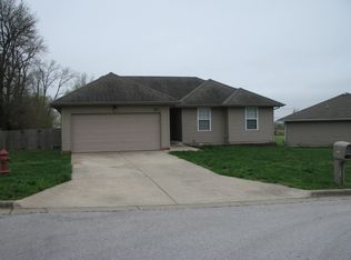 402 Sugar Ln, Clever, MO 65631
