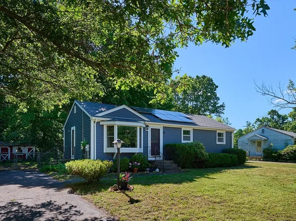 38 Peloquin Dr, Easthampton, MA 01027