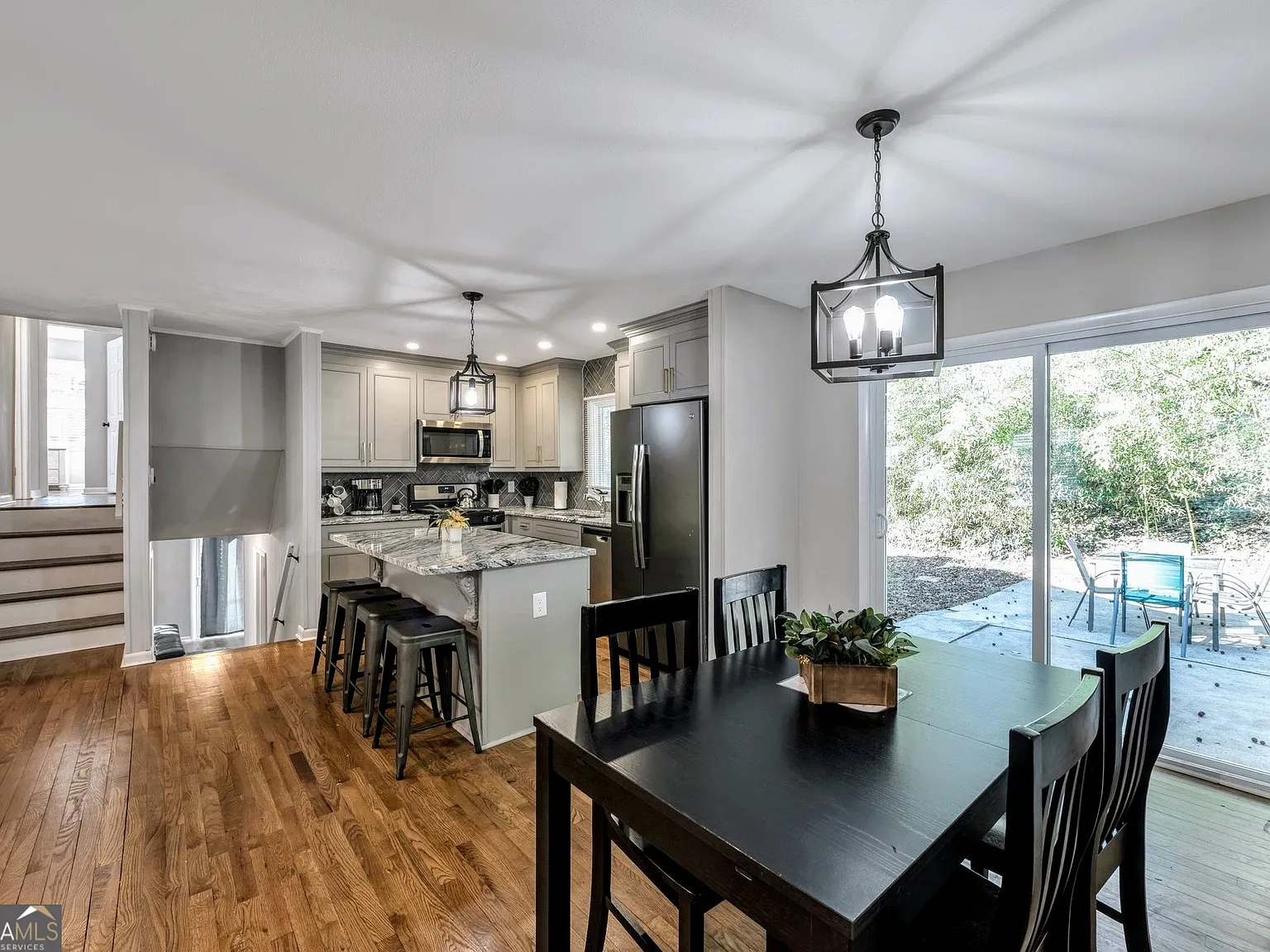 4 bed, 2.0 bath, 1844 sqft, $5,400 — Photo 3