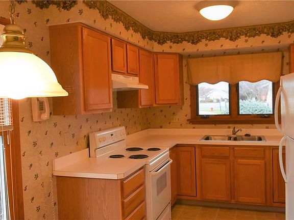 3rd image of 5380 Goldenrod Ln